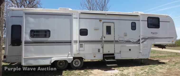 image for item DC3051 2000 Royalite R34BW camper