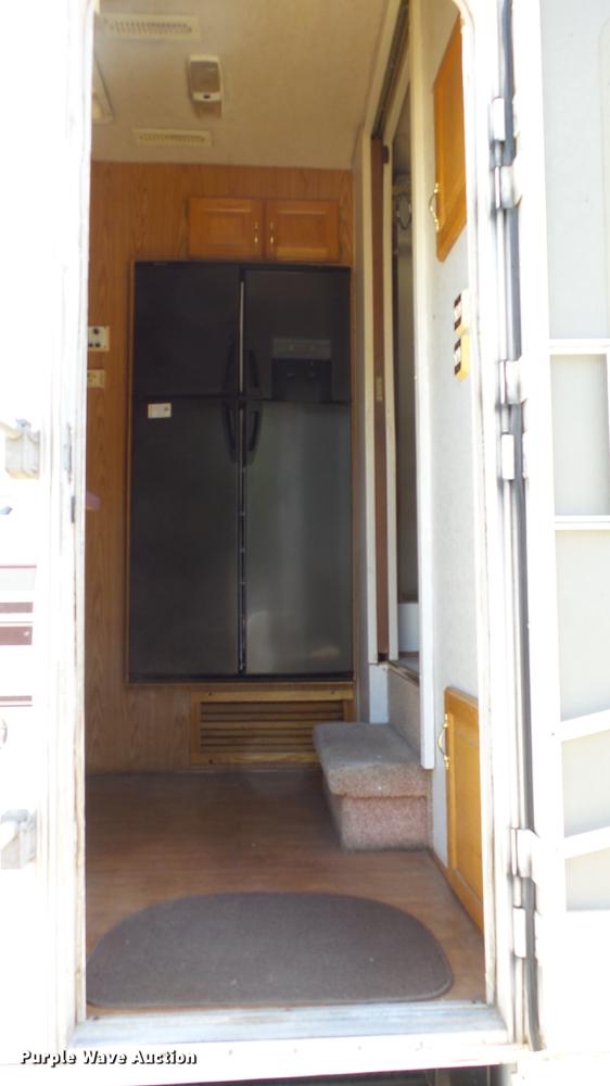 image for item DC3051 2000 Royalite R34BW camper