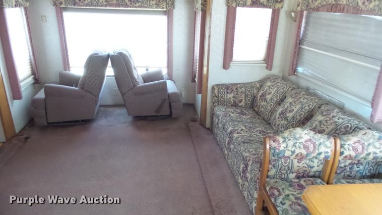 image for item DC3051 2000 Royalite R34BW camper