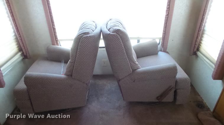 image for item DC3051 2000 Royalite R34BW camper