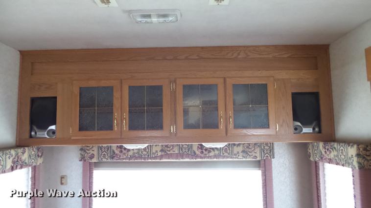 image for item DC3051 2000 Royalite R34BW camper