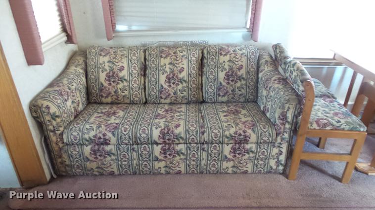 image for item DC3051 2000 Royalite R34BW camper