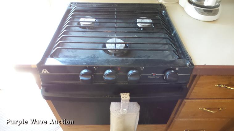 image for item DC3051 2000 Royalite R34BW camper