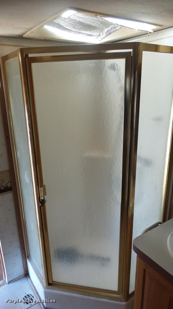 image for item DC3051 2000 Royalite R34BW camper