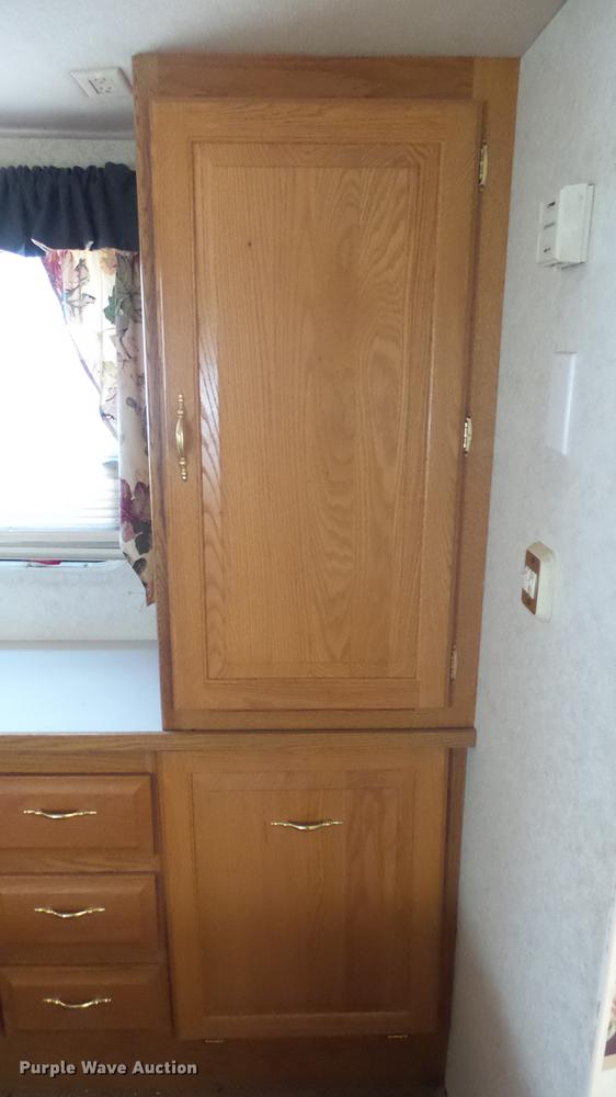 image for item DC3051 2000 Royalite R34BW camper