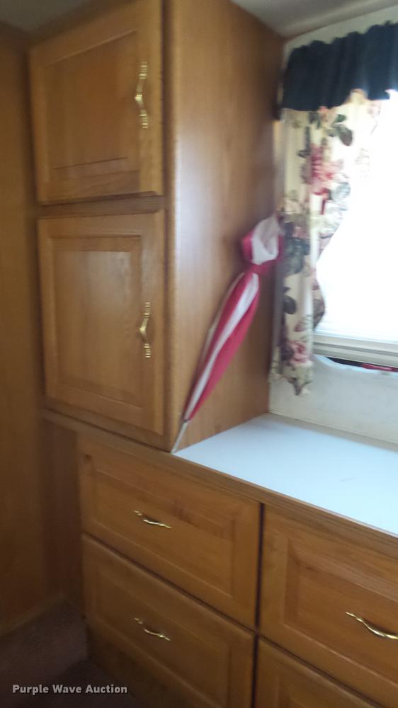 image for item DC3051 2000 Royalite R34BW camper