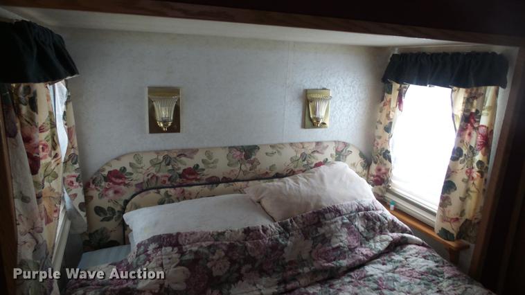 image for item DC3051 2000 Royalite R34BW camper