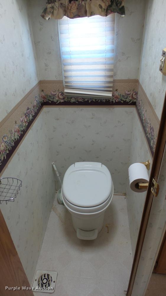 image for item DC3051 2000 Royalite R34BW camper