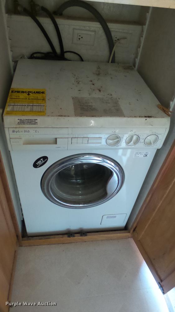 image for item DC3051 2000 Royalite R34BW camper