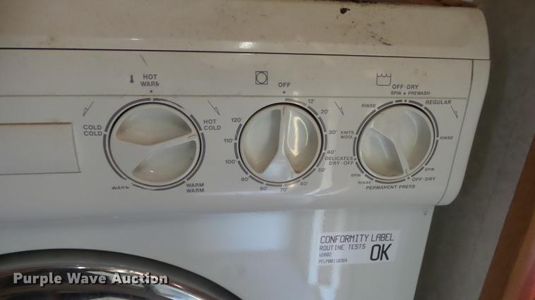 image for item DC3051 2000 Royalite R34BW camper