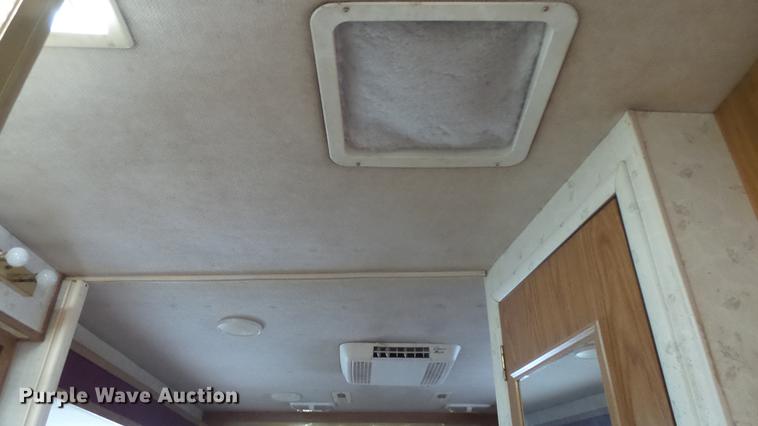 image for item DC3051 2000 Royalite R34BW camper