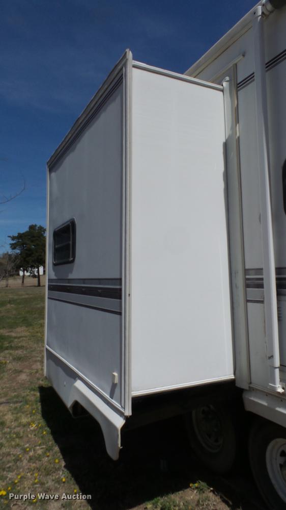 image for item DC3051 2000 Royalite R34BW camper