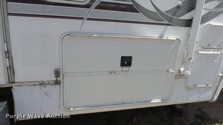 image for item DC3051 2000 Royalite R34BW camper