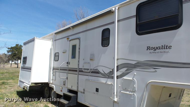 image for item DC3051 2000 Royalite R34BW camper