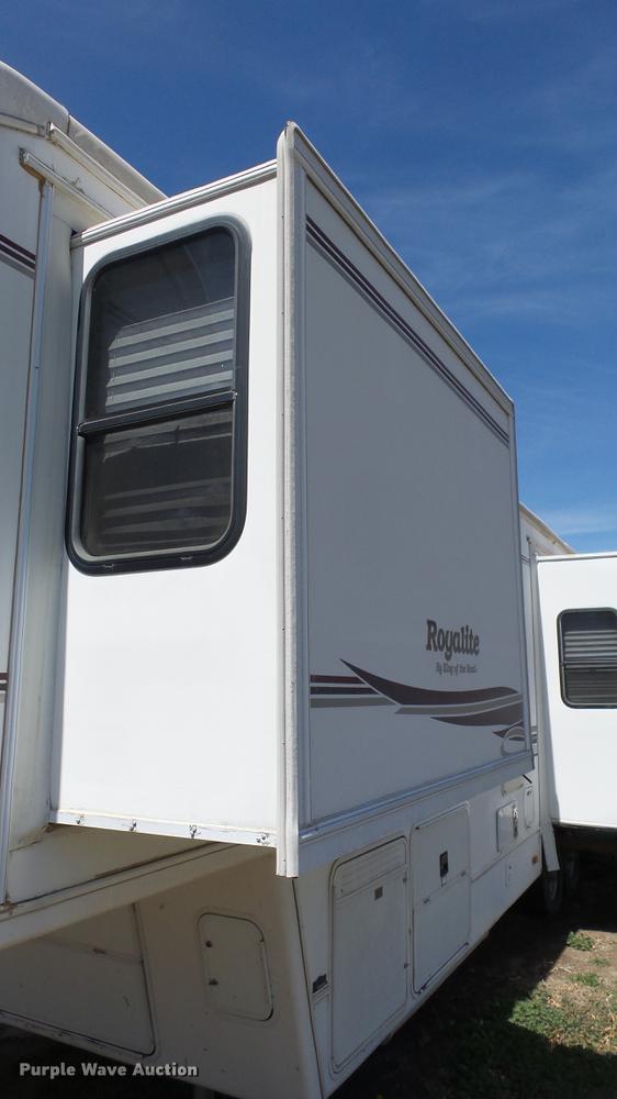 image for item DC3051 2000 Royalite R34BW camper