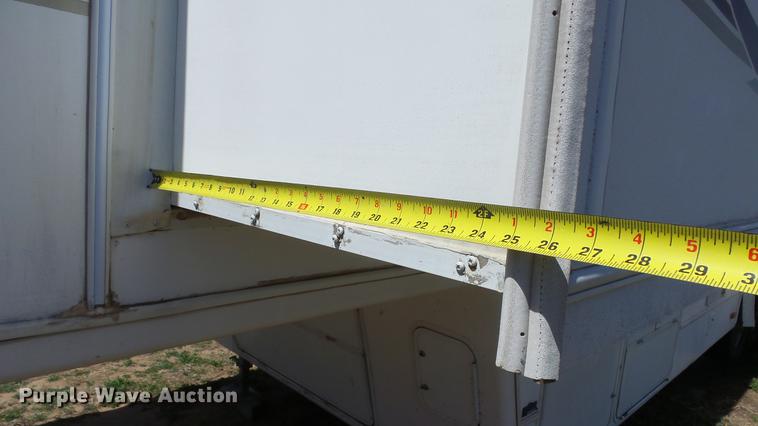 image for item DC3051 2000 Royalite R34BW camper