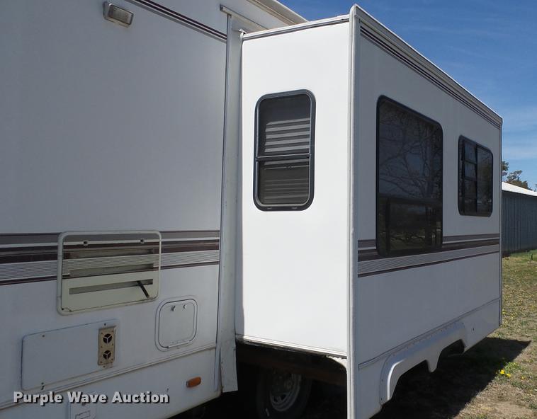 image for item DC3051 2000 Royalite R34BW camper