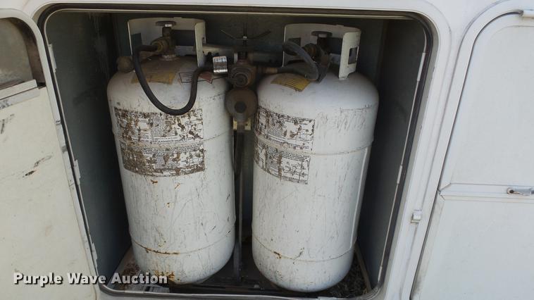 image for item DC3051 2000 Royalite R34BW camper