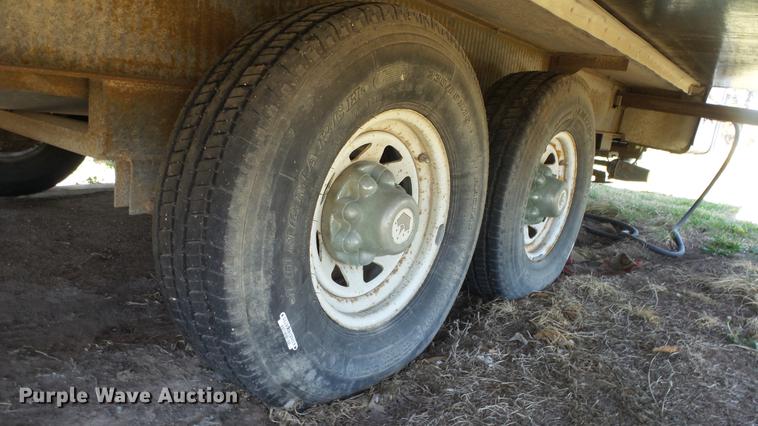 image for item DC3051 2000 Royalite R34BW camper