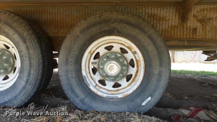 image for item DC3051 2000 Royalite R34BW camper