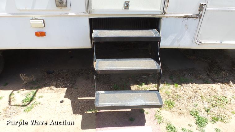 image for item DC3051 2000 Royalite R34BW camper