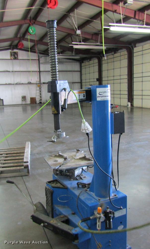 image for item DC4282 Triumph NTC-910 tire machine