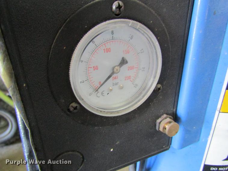 image for item DC4282 Triumph NTC-910 tire machine