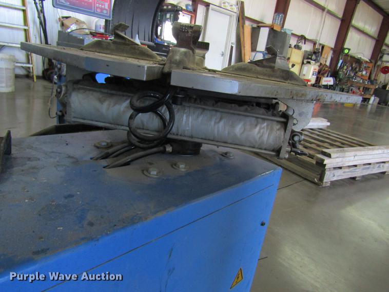 image for item DC4282 Triumph NTC-910 tire machine