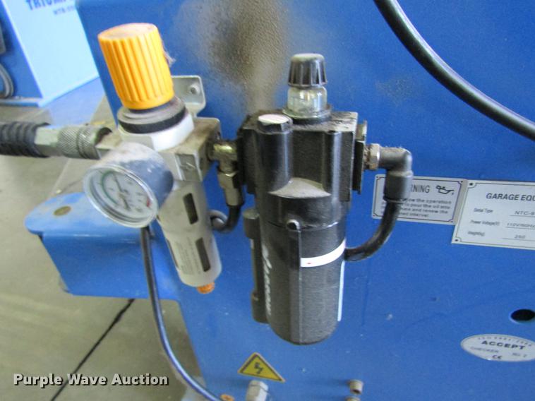 image for item DC4282 Triumph NTC-910 tire machine