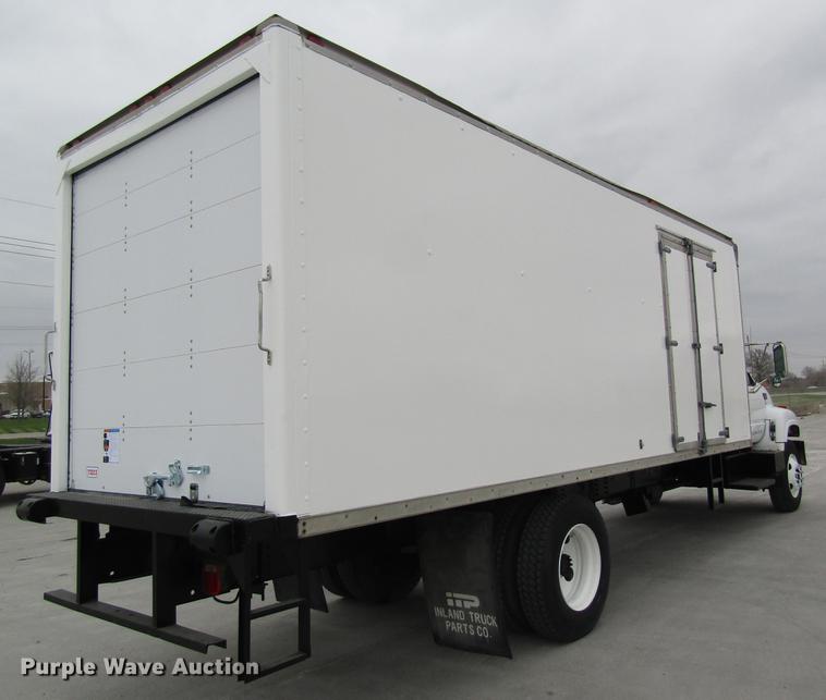 image for item DC4289 1998 Chevrolet C7500 box truck