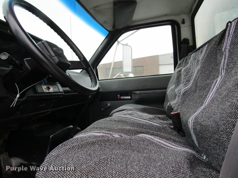image for item DC4289 1998 Chevrolet C7500 box truck