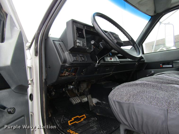 image for item DC4289 1998 Chevrolet C7500 box truck