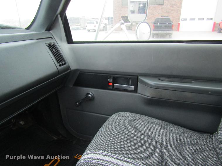 image for item DC4289 1998 Chevrolet C7500 box truck