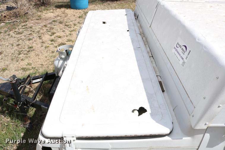 image for item DC7600 2002 Coleman Fairlake camper