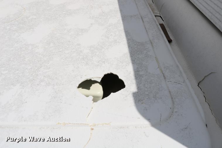 image for item DC7600 2002 Coleman Fairlake camper