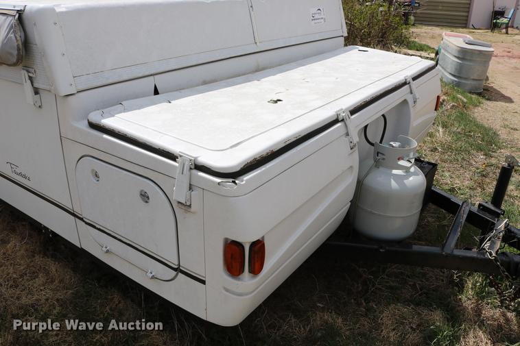 image for item DC7600 2002 Coleman Fairlake camper