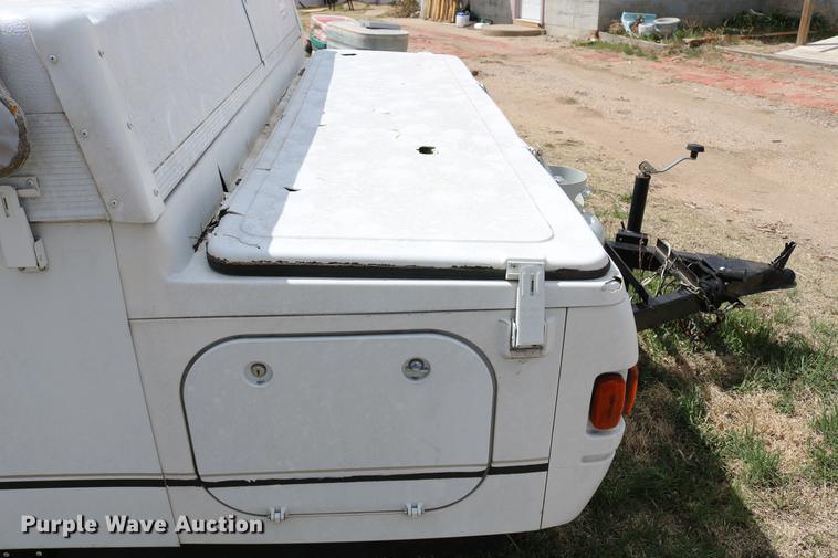 image for item DC7600 2002 Coleman Fairlake camper