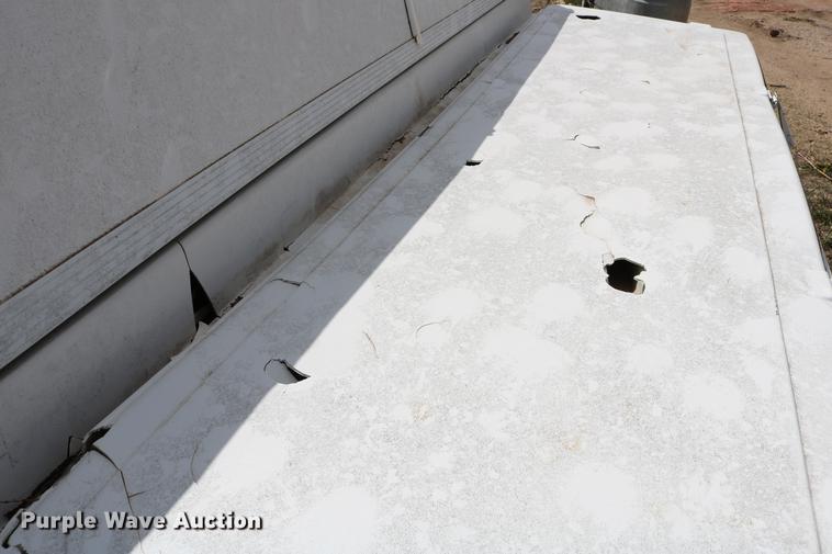 image for item DC7600 2002 Coleman Fairlake camper