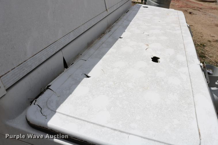 image for item DC7600 2002 Coleman Fairlake camper