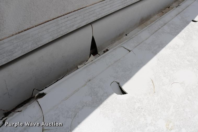 image for item DC7600 2002 Coleman Fairlake camper