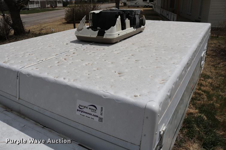 image for item DC7600 2002 Coleman Fairlake camper