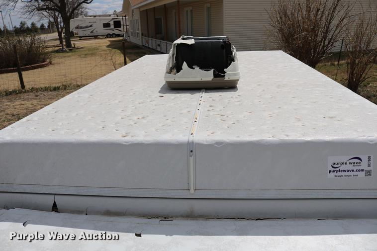 image for item DC7600 2002 Coleman Fairlake camper