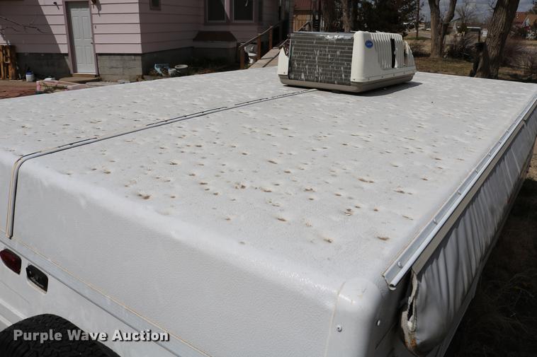 image for item DC7600 2002 Coleman Fairlake camper