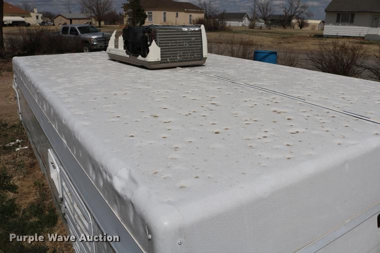 image for item DC7600 2002 Coleman Fairlake camper