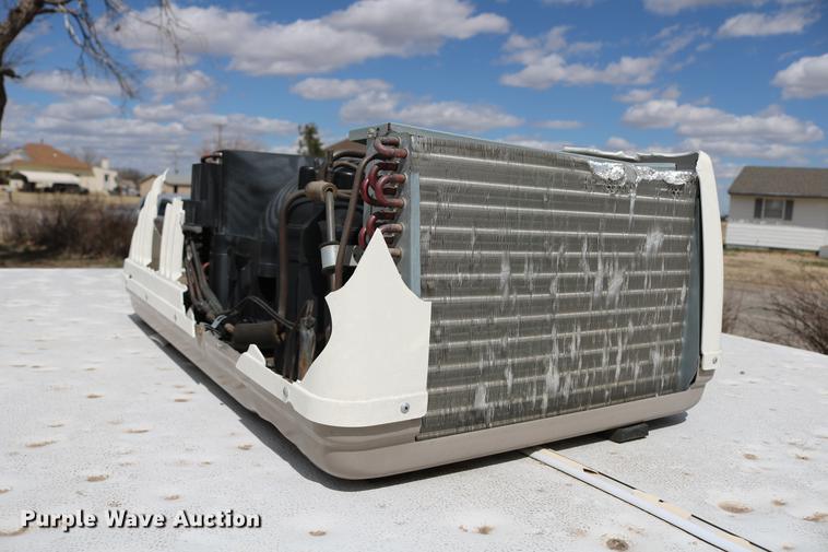 image for item DC7600 2002 Coleman Fairlake camper