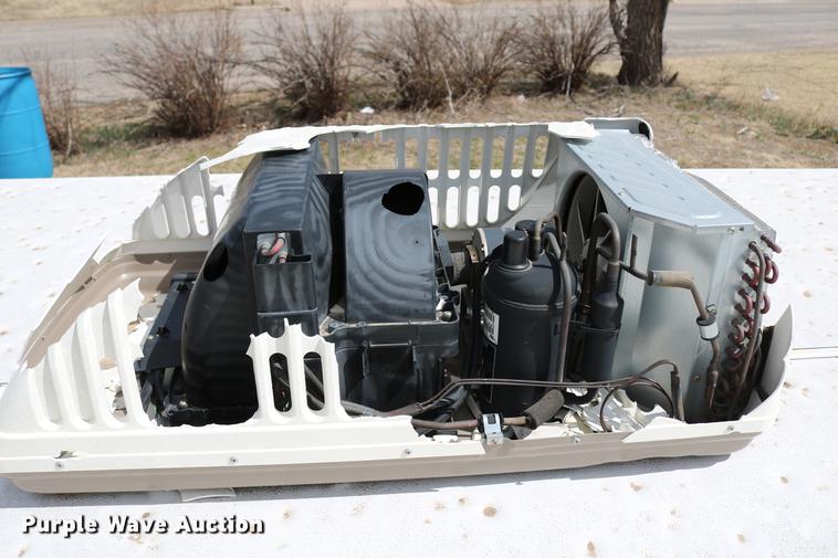 image for item DC7600 2002 Coleman Fairlake camper