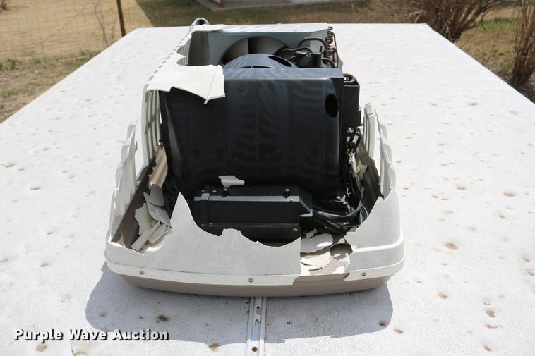 image for item DC7600 2002 Coleman Fairlake camper