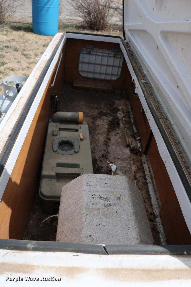 image for item DC7600 2002 Coleman Fairlake camper