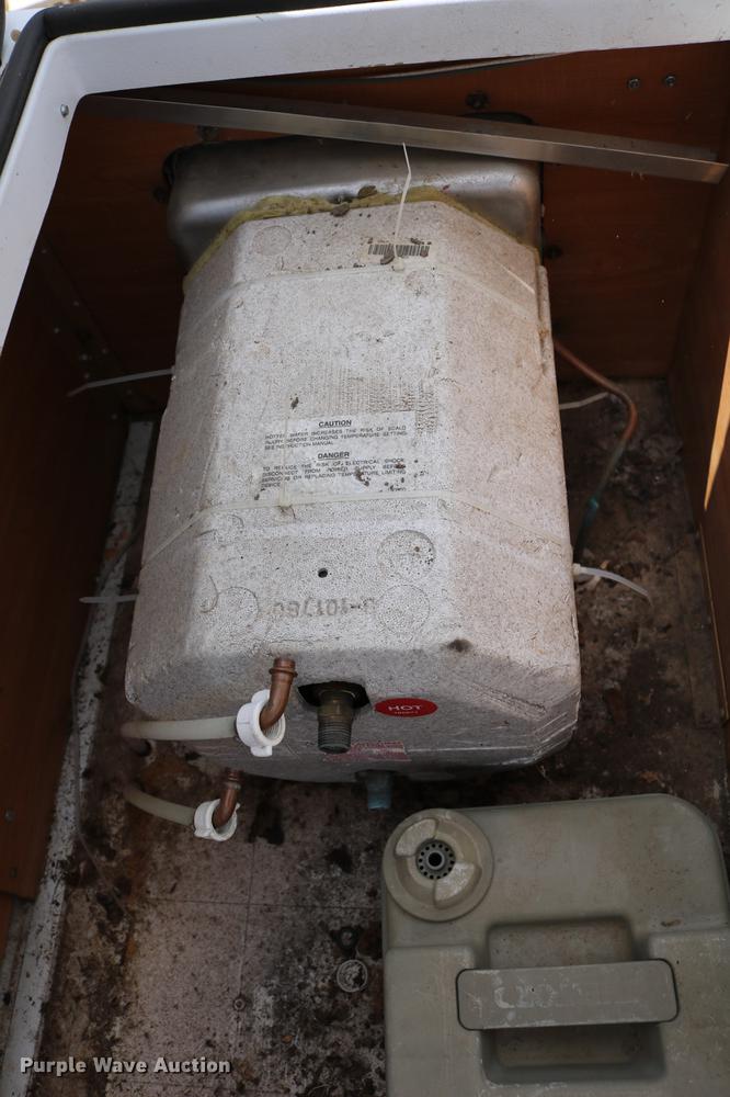 image for item DC7600 2002 Coleman Fairlake camper