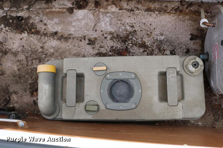 image for item DC7600 2002 Coleman Fairlake camper